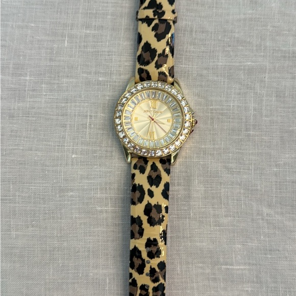 Betsey Johnson Watch - Cheetah / Leopard leather strap & crystals. - Picture 1 of 2